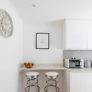 https://unique-centrally-located-2-bed-home-close-to-redhill.brighton-hotels-england.com