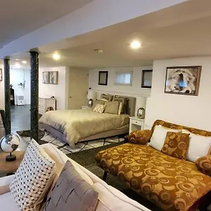 https://cozy-studio-lower-level-unit.us-newyorkcity.com